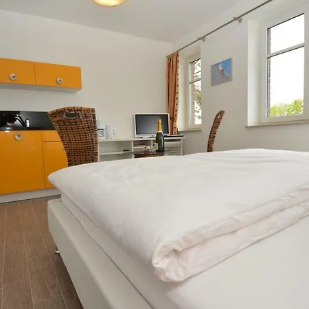 Lottis Utkiek Apartment Middelhagen Exterior photo