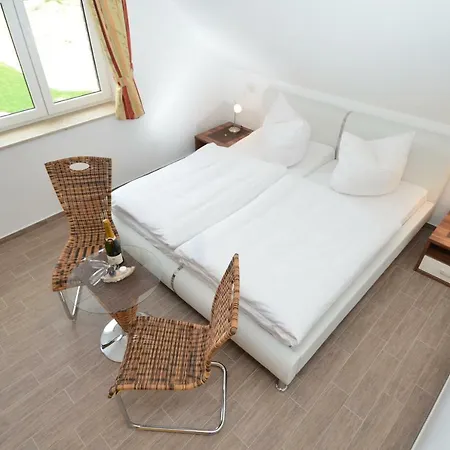 Lottis Utkiek Apartment Middelhagen Room photo